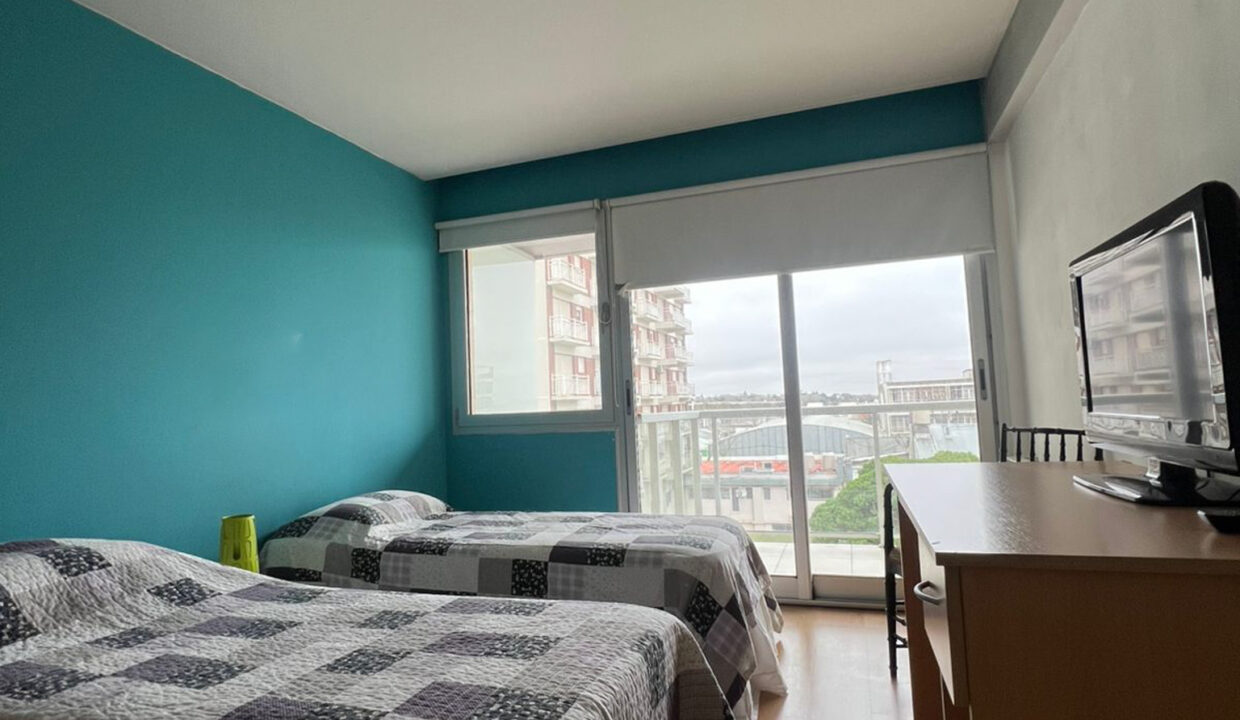 d2a0d249-8353-4e92-8e8b-185115a015cb